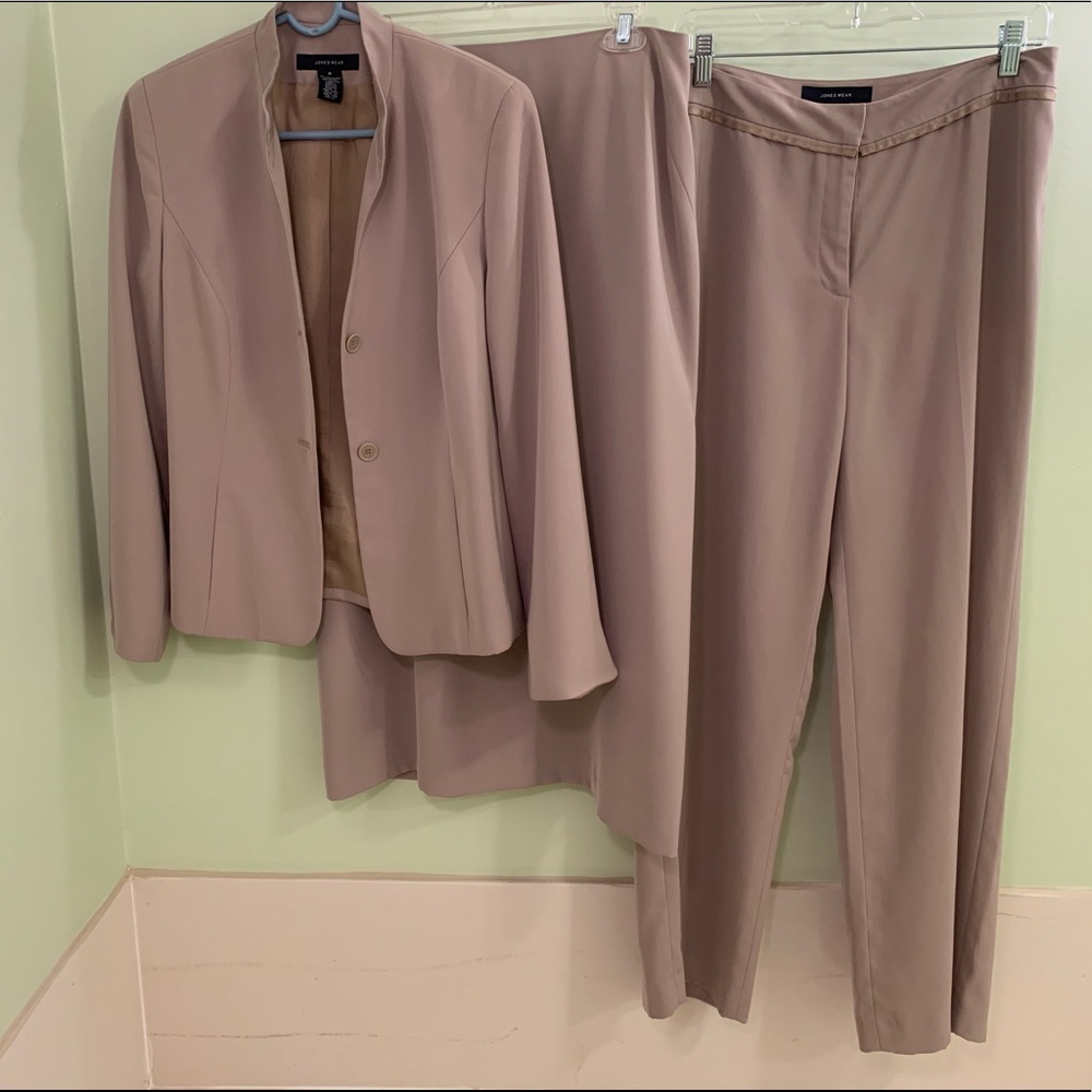 Jones Wear 3-piece Suit Set (size 8/10)